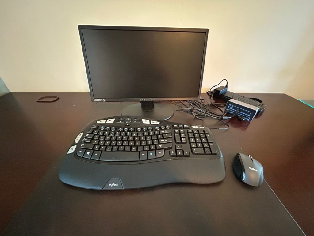 Desk with Monitor, Keyboard, Mouse & Docking Station