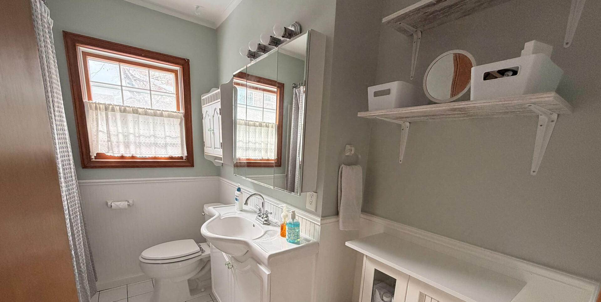 Full Bathroom